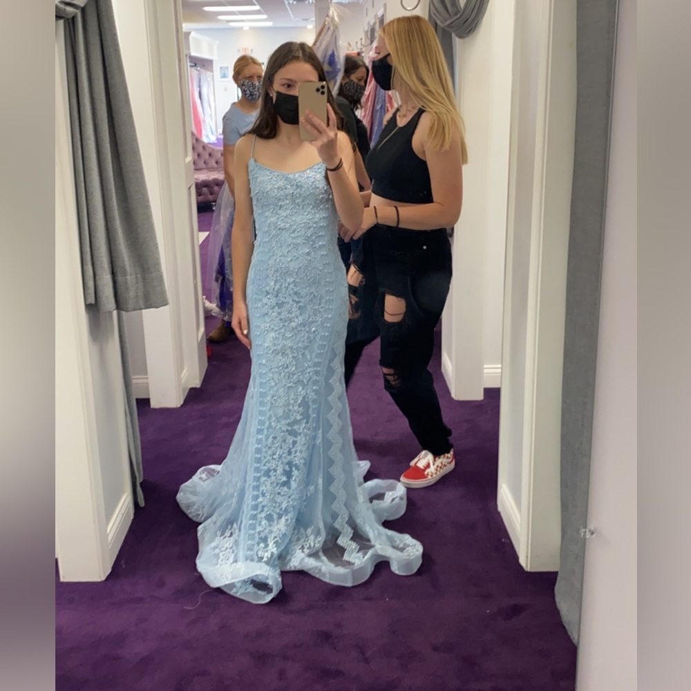 Giovanni Prom Dress - Picture 2 of 2